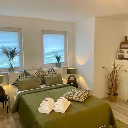 40Qm Wohlfuehl-Apartment Im Gruenen Mit Sorglospaket Wuppertal Bagian luar foto